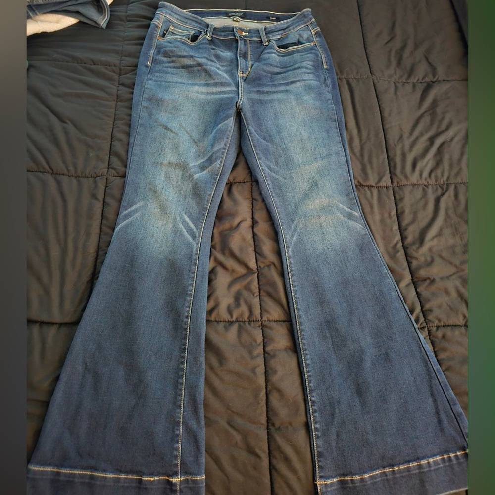 Judy Blue Flare Jeans in Classic Blue